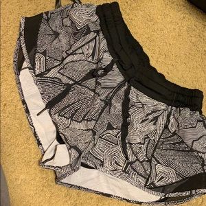 Lululemon Dottie tribe hotty hot shorts